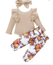 Load image into Gallery viewer, Tan Floral Set
