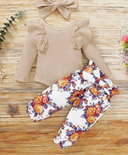 Load image into Gallery viewer, Tan Floral Set
